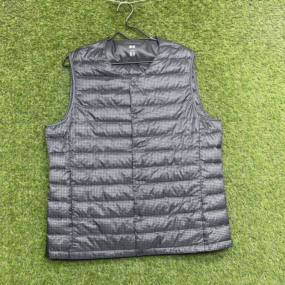 Uniqlo Ultra Light Down Vest Mens Large Gray Water Repellent Puffer Snap Button